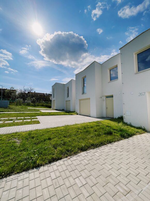Nechcete už na nic čekat? Domy Padochov jsou připraveny ihned k nastěhování!